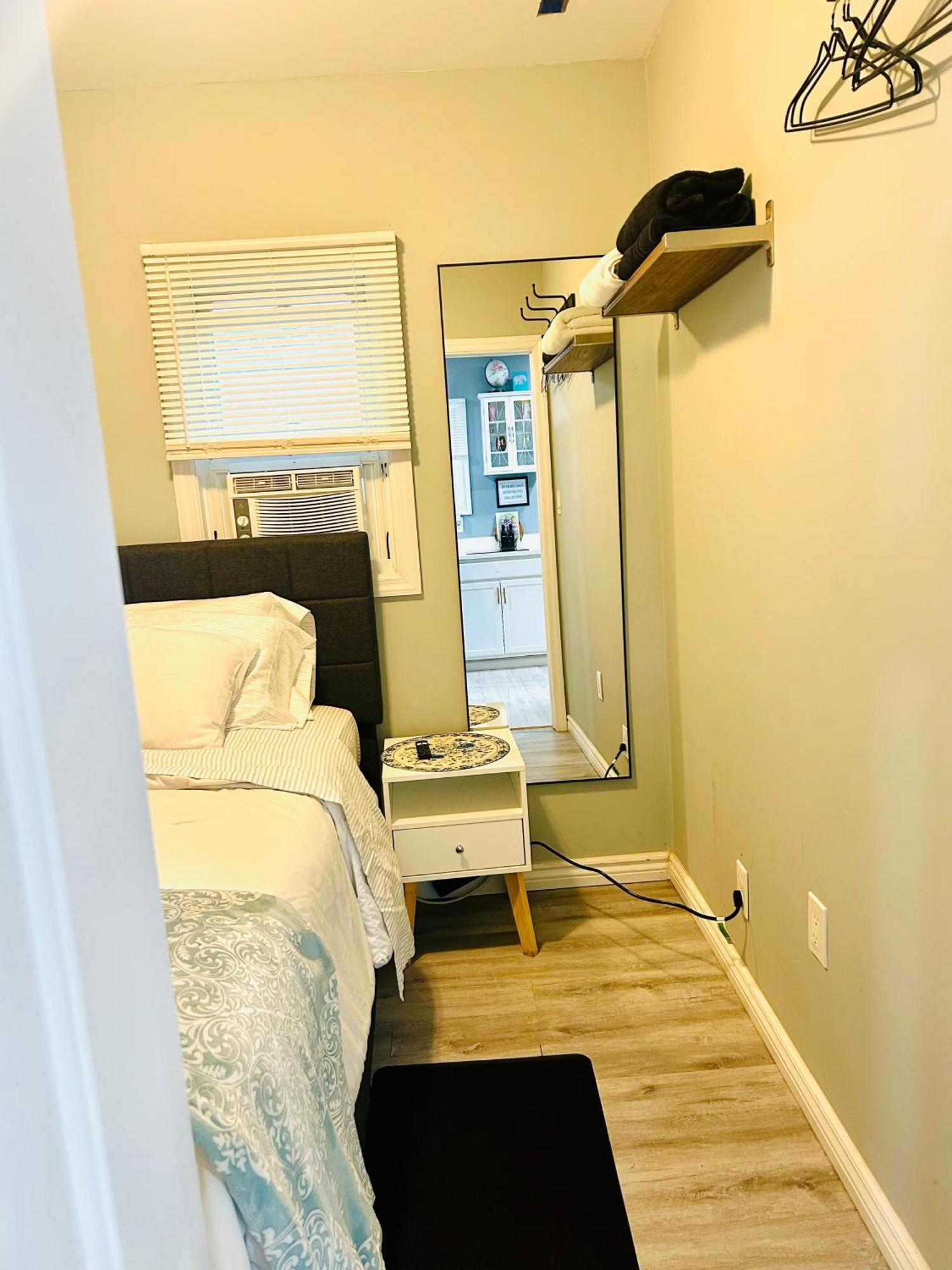 Fancy Studio Private Entrance Selden Exterior photo